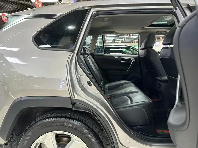 2022 RAV4 2.0L CVT 2WD Fashion Plus Edition — миниатюра 18