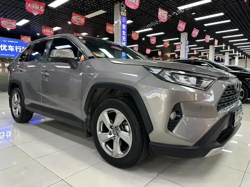 2022 RAV4 2.0L CVT 2WD Fashion Plus Edition — миниатюра 3