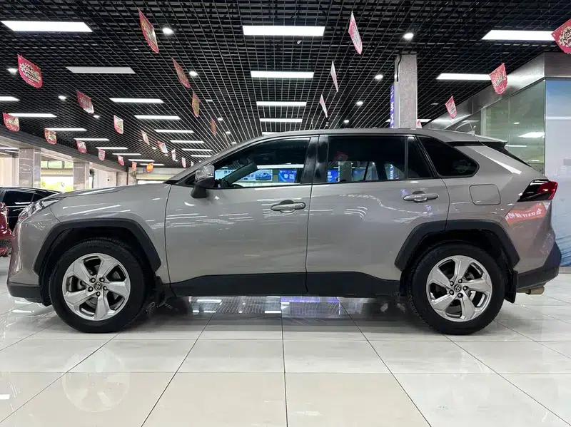 2022 RAV4 2.0L CVT 2WD Fashion Plus Edition — миниатюра 4