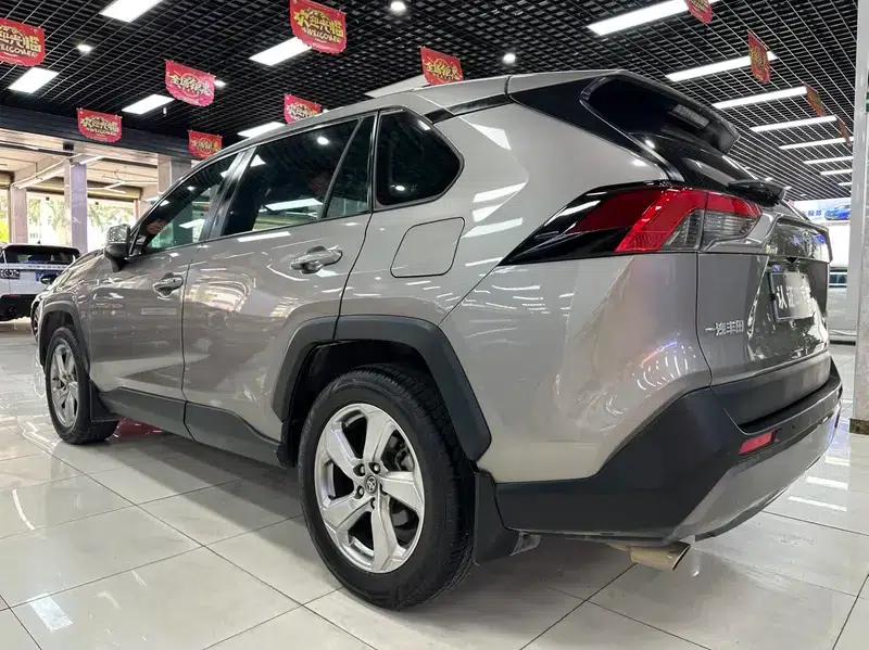2022 RAV4 2.0L CVT 2WD Fashion Plus Edition — миниатюра 5