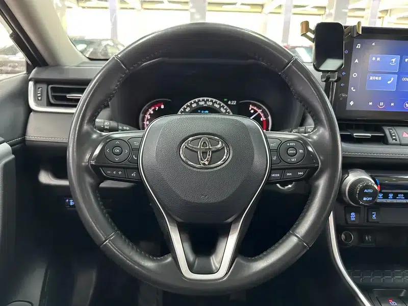 2022 RAV4 2.0L CVT 2WD Fashion Plus Edition — миниатюра 10