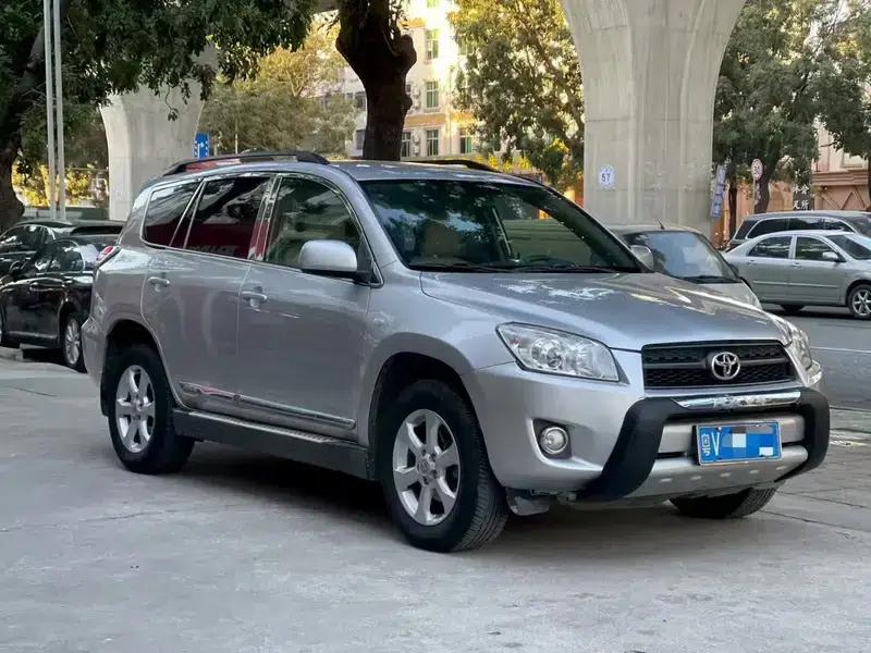 RAV4 2013 Special Edition 2.0L Automatic Classic — миниатюра 3