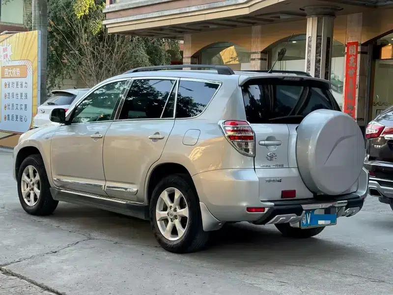 RAV4 2013 Special Edition 2.0L Automatic Classic — миниатюра 4
