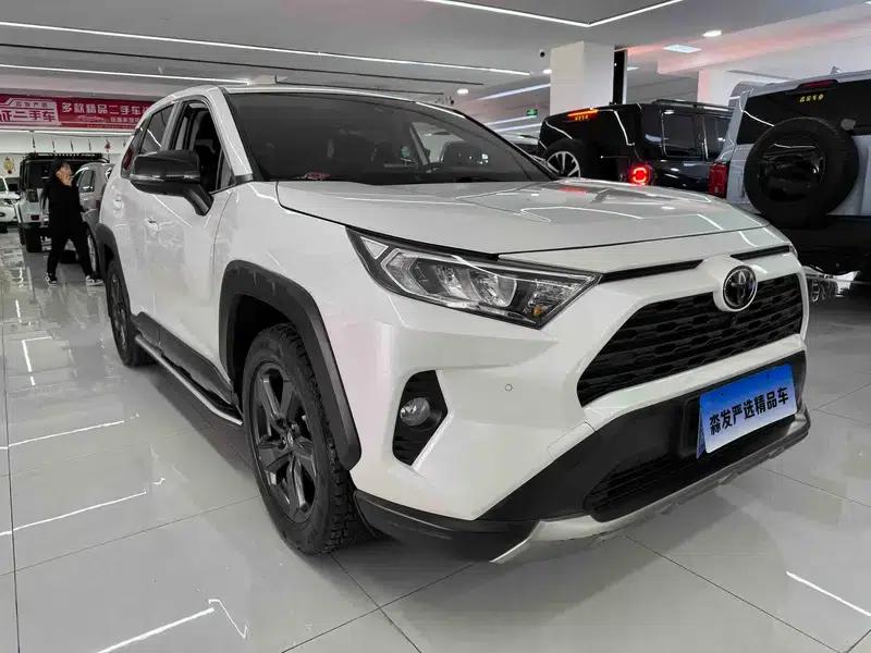 2022 Toyota RAV4 2.0L CVT 4WD Fashion Edition — миниатюра 3