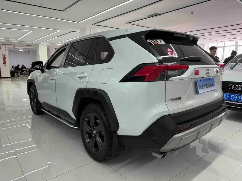 2022 Toyota RAV4 2.0L CVT 4WD Fashion Edition — миниатюра 4