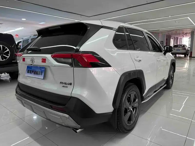 2022 Toyota RAV4 2.0L CVT 4WD Fashion Edition — миниатюра 6