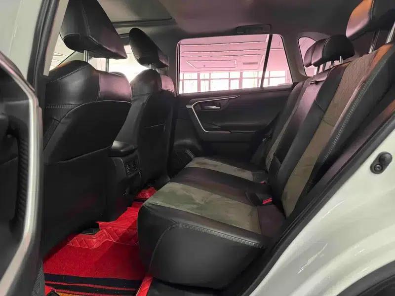 2022 Toyota RAV4 2.0L CVT 4WD Fashion Edition — миниатюра 9