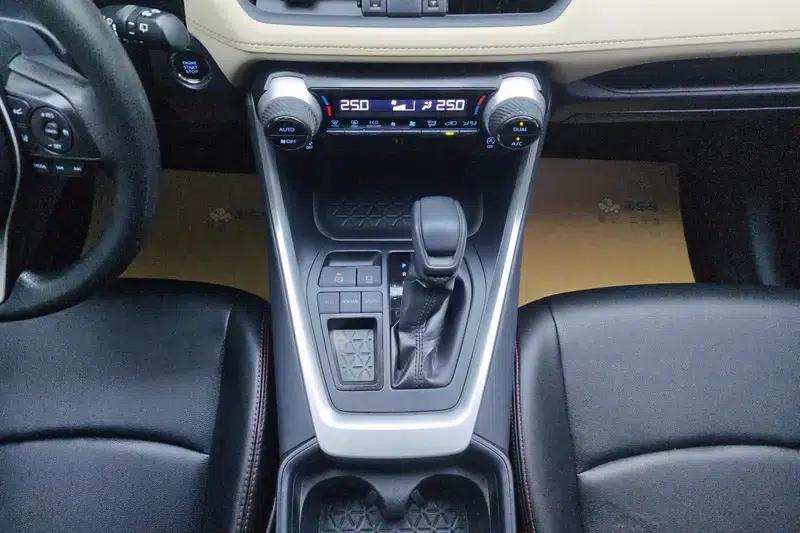 RAV4 2020 2.0L CVT 2WD Fashion Edition — миниатюра 14