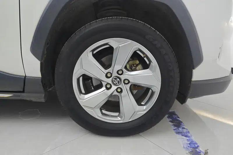 RAV4 2020 2.0L CVT 2WD Fashion Edition — миниатюра 4