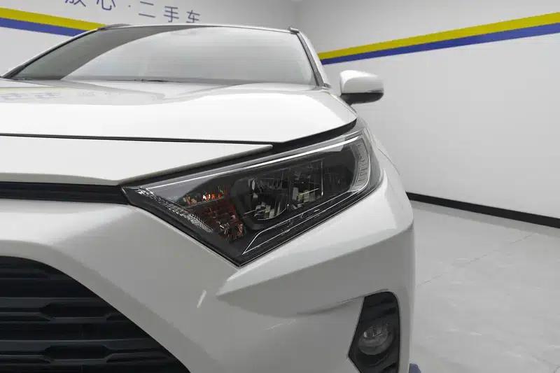 RAV4 2020 2.0L CVT 2WD Fashion Edition — миниатюра 5