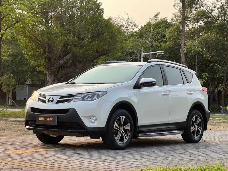 2015 RAV4 2.0L CVT 2WD Fashion Edition — миниатюра 1