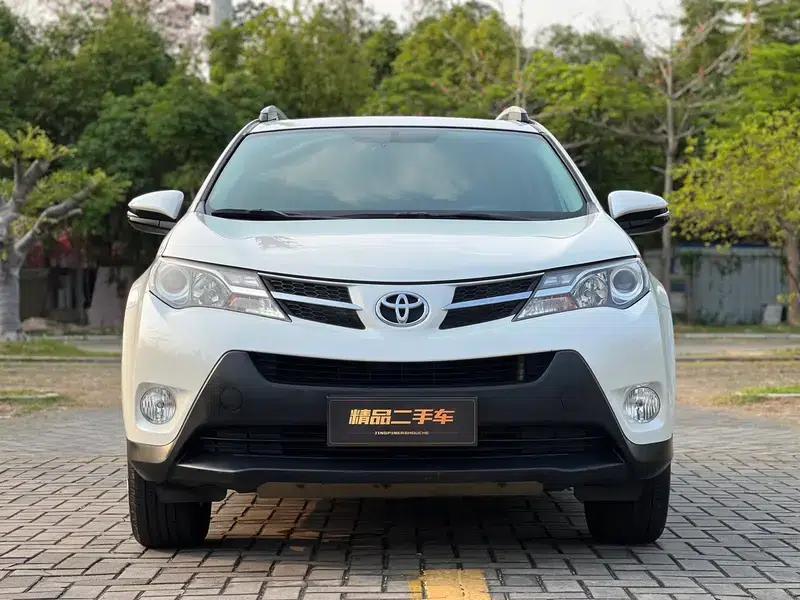 2015 RAV4 2.0L CVT 2WD Fashion Edition — миниатюра 2