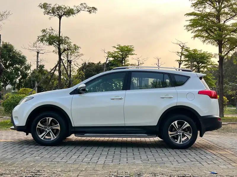 2015 RAV4 2.0L CVT 2WD Fashion Edition — миниатюра 4