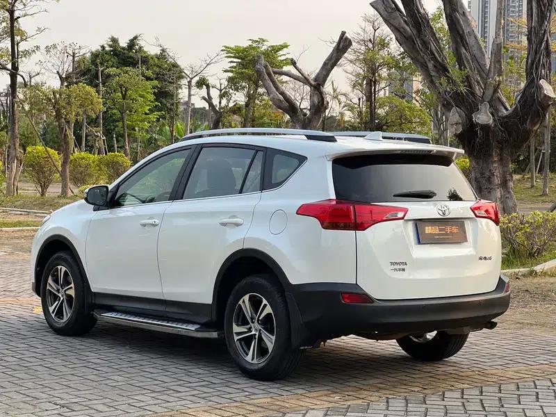2015 RAV4 2.0L CVT 2WD Fashion Edition — миниатюра 5