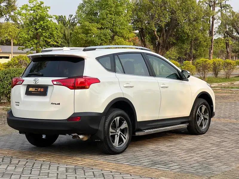 2015 RAV4 2.0L CVT 2WD Fashion Edition — миниатюра 7
