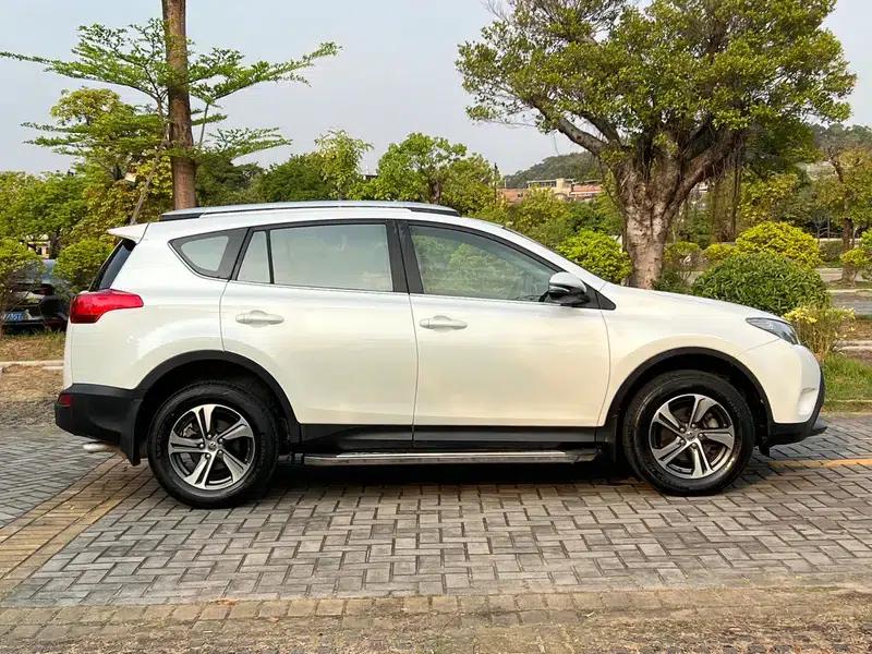 2015 RAV4 2.0L CVT 2WD Fashion Edition — миниатюра 8