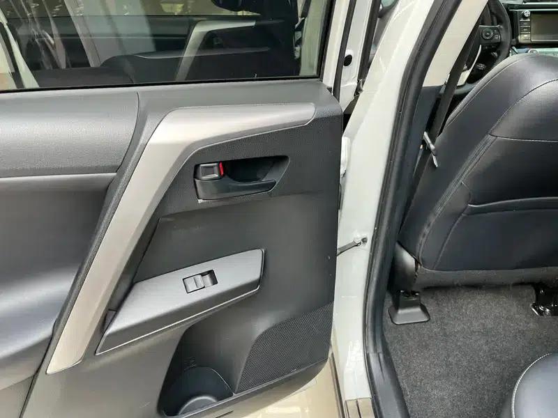 2016 RAV4 2.5L Automatic 4WD Elite Edition — миниатюра 12