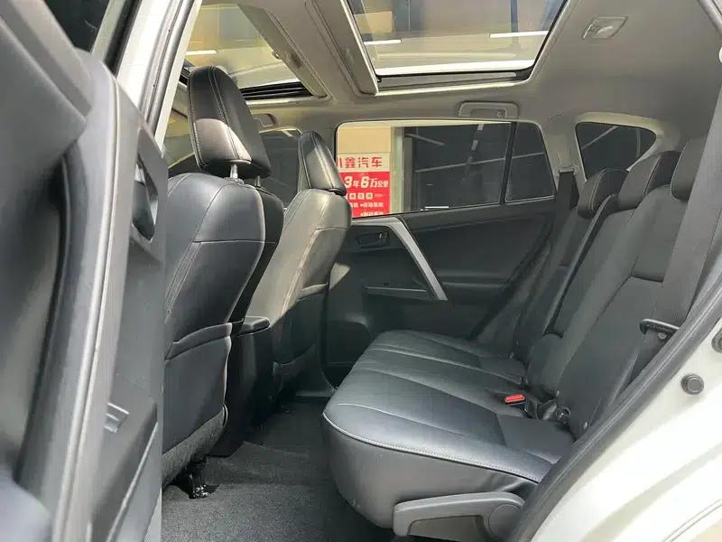 2016 RAV4 2.5L Automatic 4WD Elite Edition — миниатюра 19