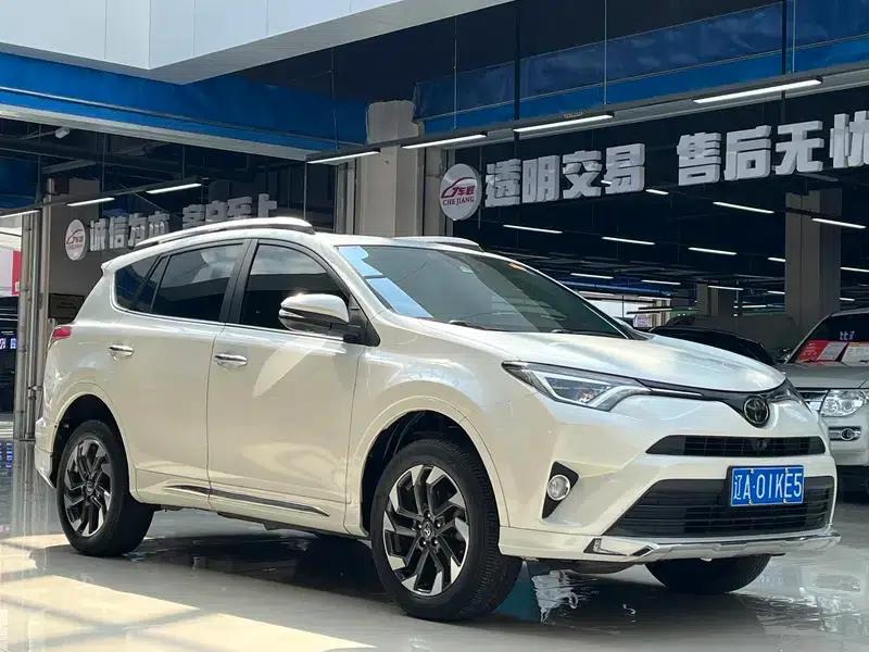 2016 RAV4 2.5L Automatic 4WD Elite Edition — миниатюра 3