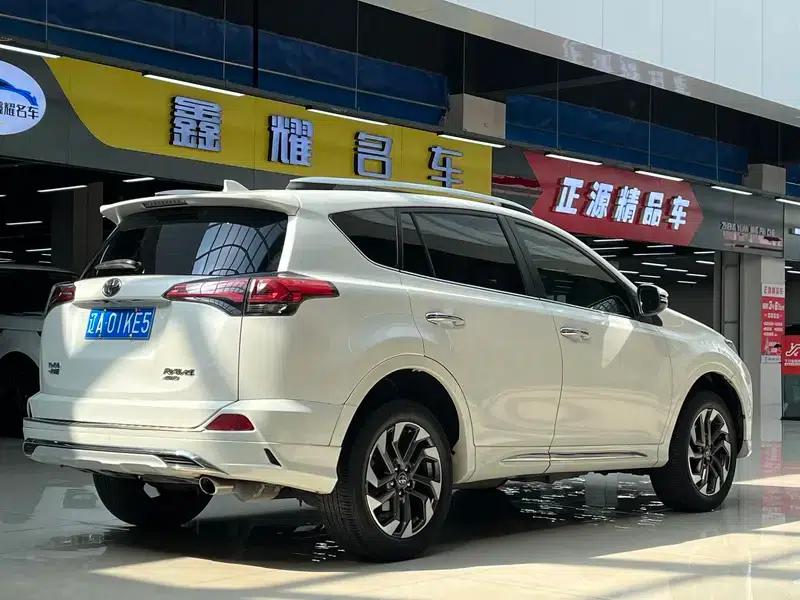 2016 RAV4 2.5L Automatic 4WD Elite Edition — миниатюра 6