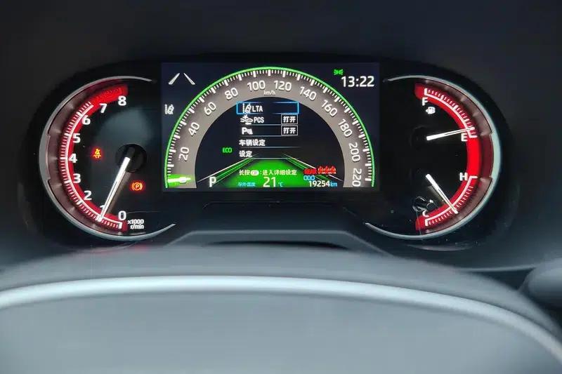 2022 RAV4 2.0L CVT 2WD Fashion Plus Edition — миниатюра 12