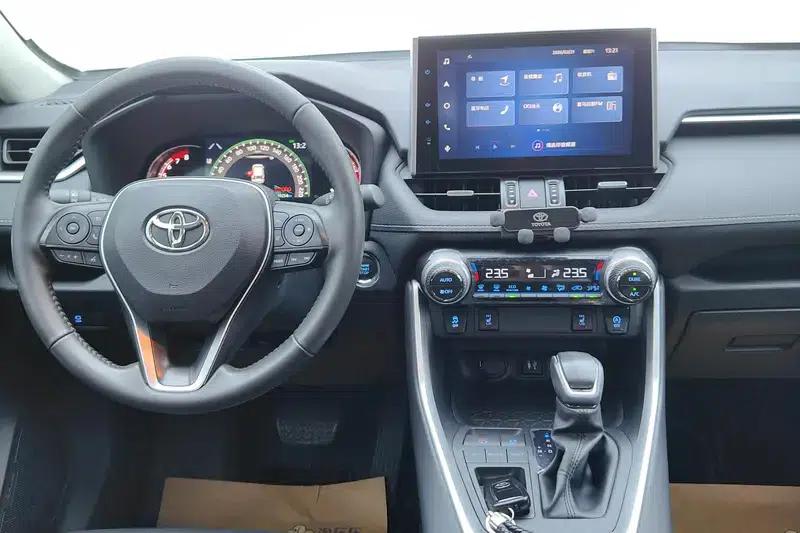 2022 RAV4 2.0L CVT 2WD Fashion Plus Edition — миниатюра 14