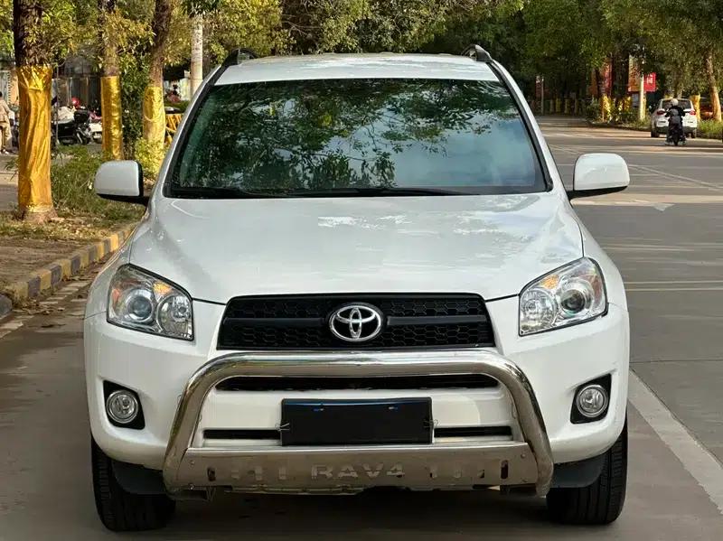 2013 RAV4 2.0L CVT 2WD Urban Edition — миниатюра 2