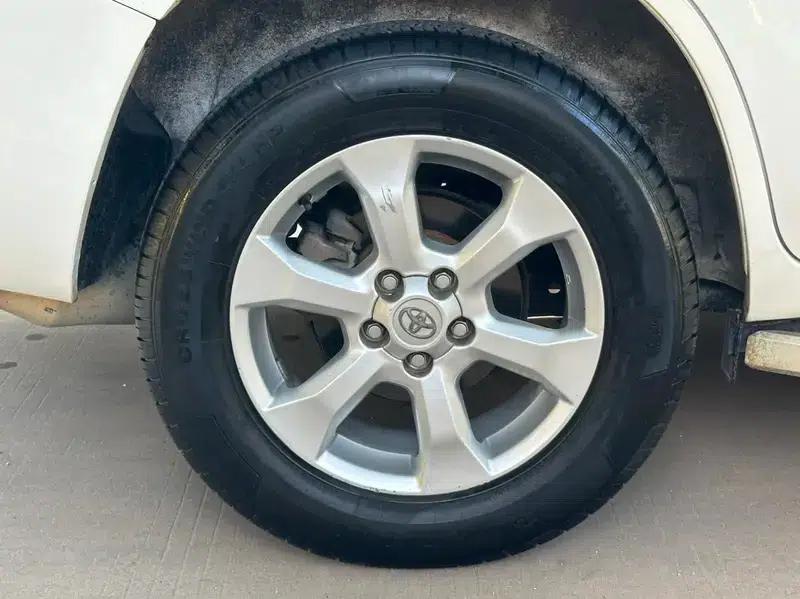 2013 RAV4 2.0L CVT 2WD Urban Edition — миниатюра 12