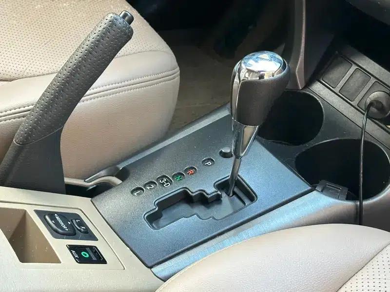 2013 RAV4 2.0L CVT 2WD Urban Edition — миниатюра 16