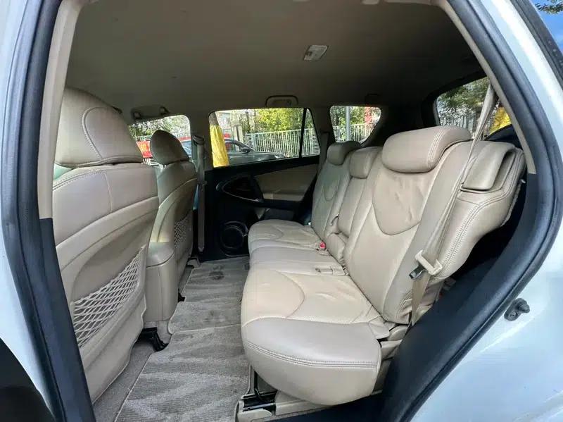 2013 RAV4 2.0L CVT 2WD Urban Edition — миниатюра 18