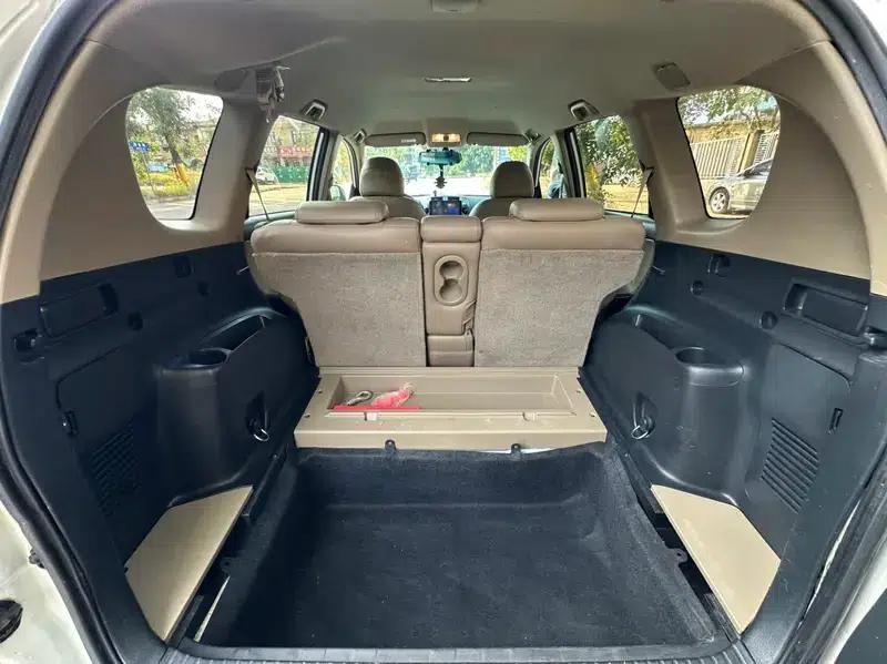 2013 RAV4 2.0L CVT 2WD Urban Edition — миниатюра 20