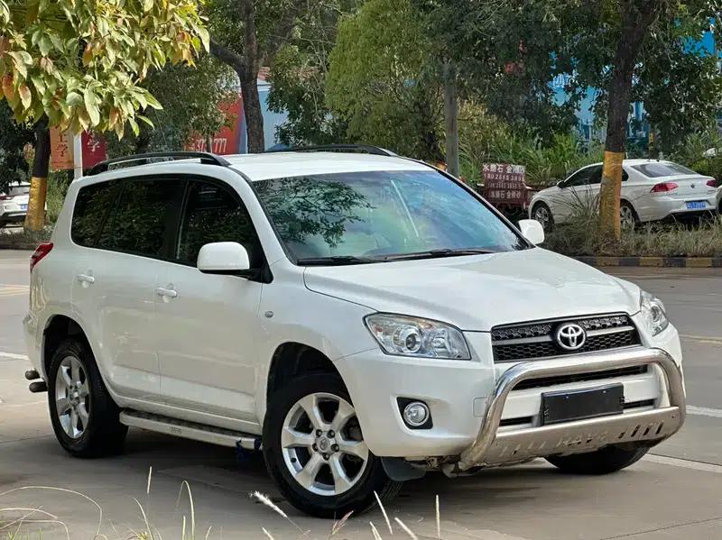 2013 RAV4 2.0L CVT 2WD Urban Edition — миниатюра 3