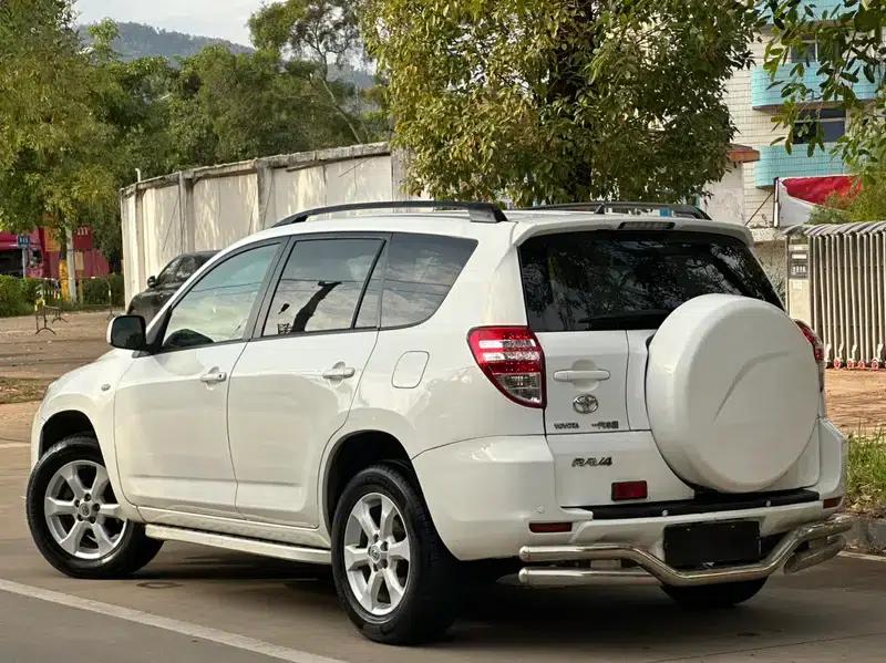 2013 RAV4 2.0L CVT 2WD Urban Edition — миниатюра 5