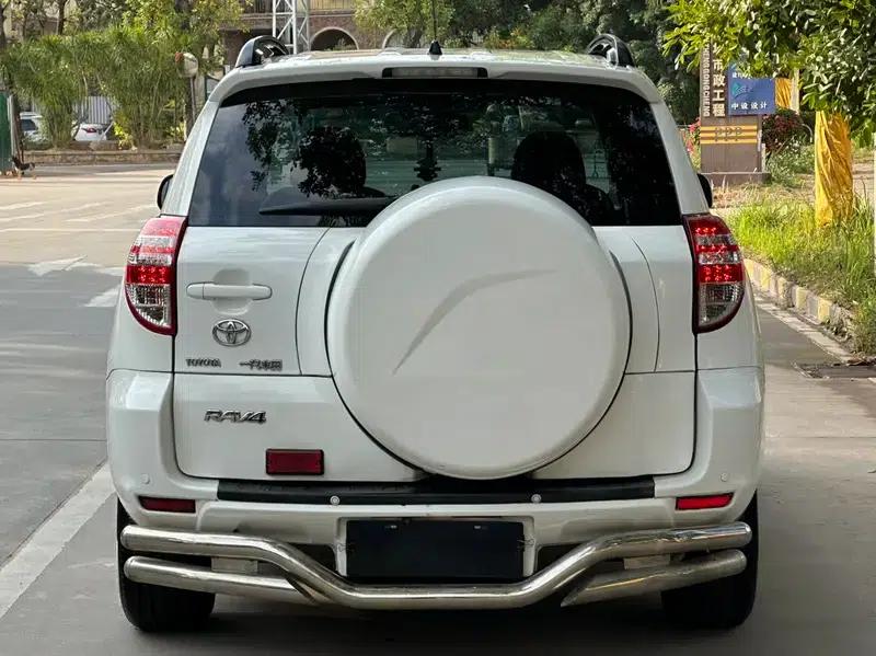 2013 RAV4 2.0L CVT 2WD Urban Edition — миниатюра 6