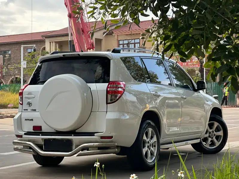 2013 RAV4 2.0L CVT 2WD Urban Edition — миниатюра 7