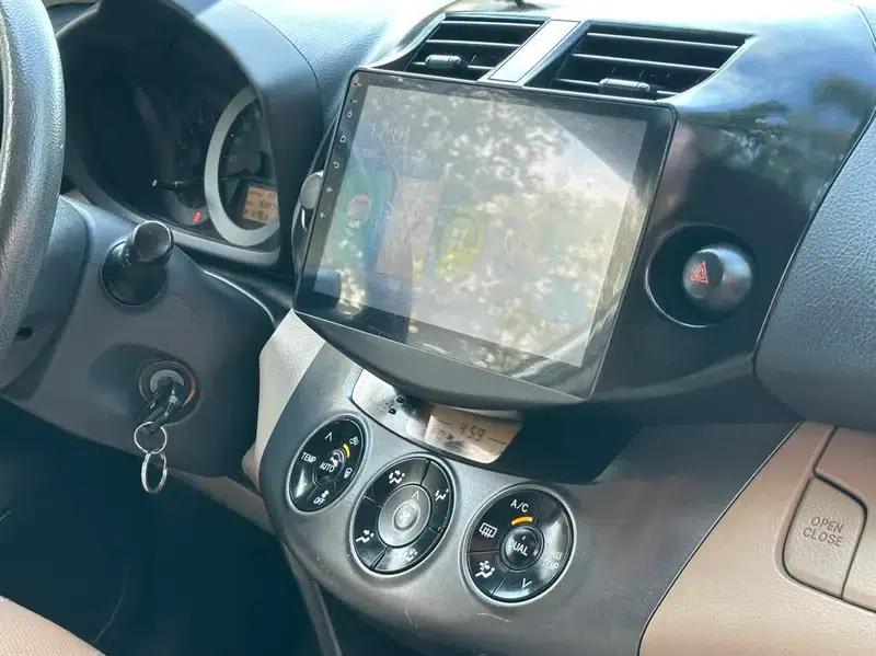 2013 RAV4 2.0L CVT 2WD Urban Edition — миниатюра 8