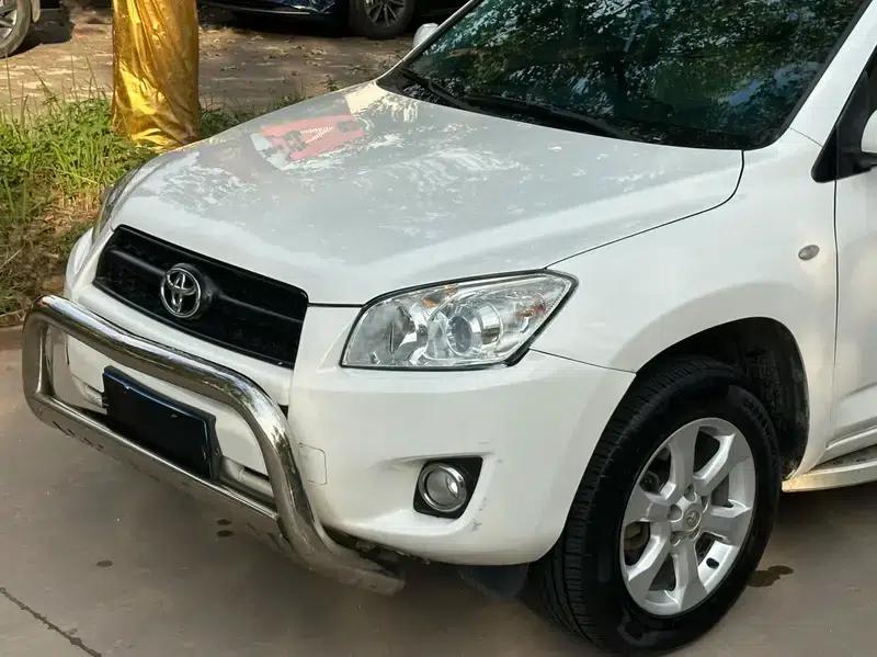2013 RAV4 2.0L CVT 2WD Urban Edition — миниатюра 10