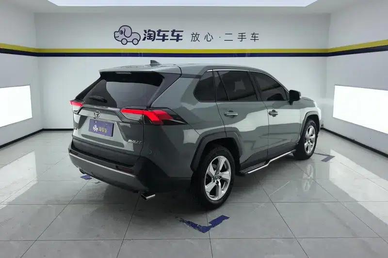 RAV4 2020 2.0L CVT 2WD Fashion Edition — миниатюра 3