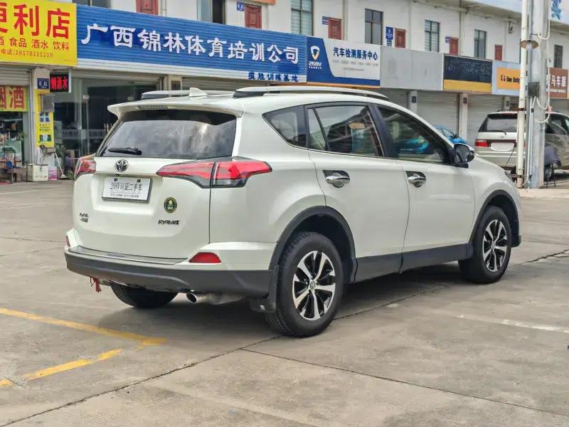 2018 RAV4 2.0L CVT 2WD Fashion X Edition — миниатюра 4