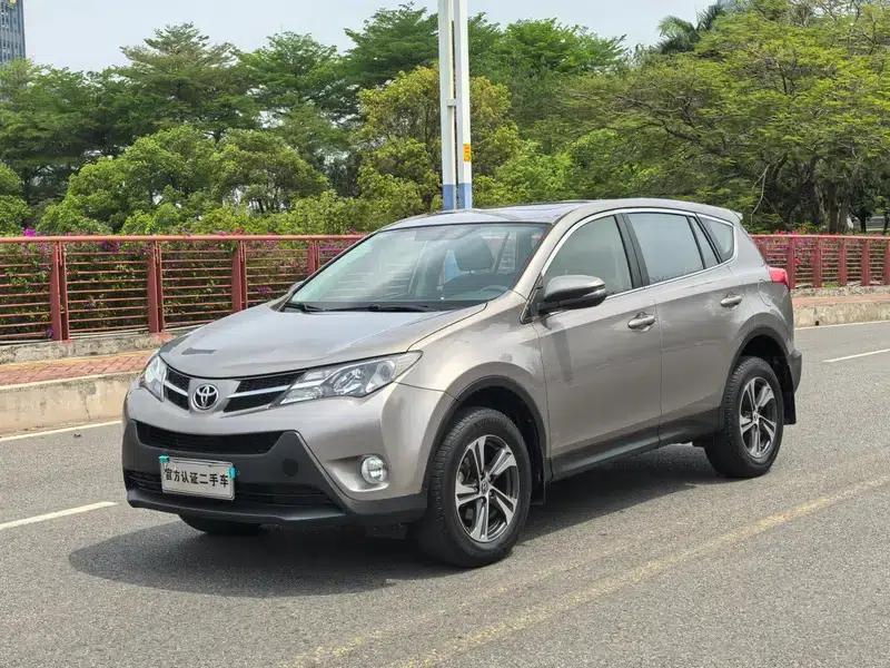 2015 RAV4 2.0L CVT 2WD Fashion Edition — миниатюра 1