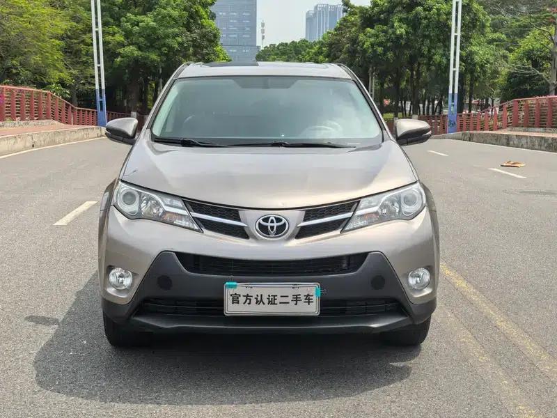 2015 RAV4 2.0L CVT 2WD Fashion Edition — миниатюра 2