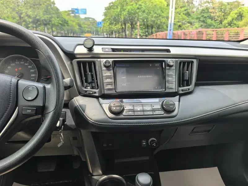 2015 RAV4 2.0L CVT 2WD Fashion Edition — миниатюра 11
