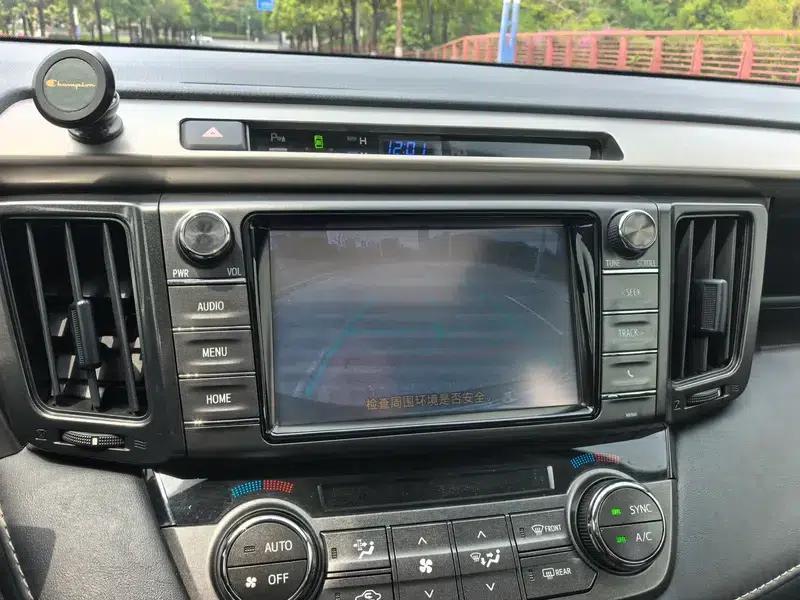 2015 RAV4 2.0L CVT 2WD Fashion Edition — миниатюра 12