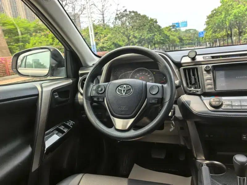 2015 RAV4 2.0L CVT 2WD Fashion Edition — миниатюра 14