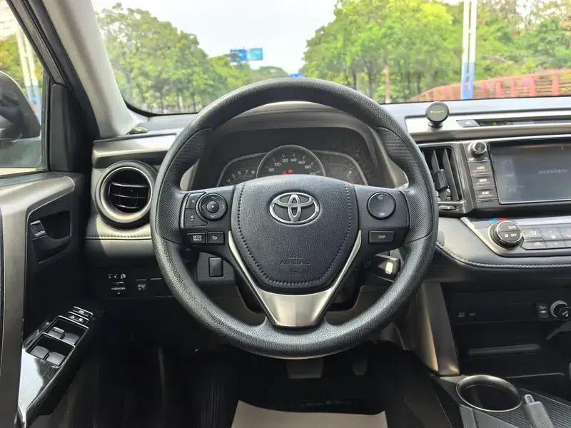 2015 RAV4 2.0L CVT 2WD Fashion Edition — миниатюра 16