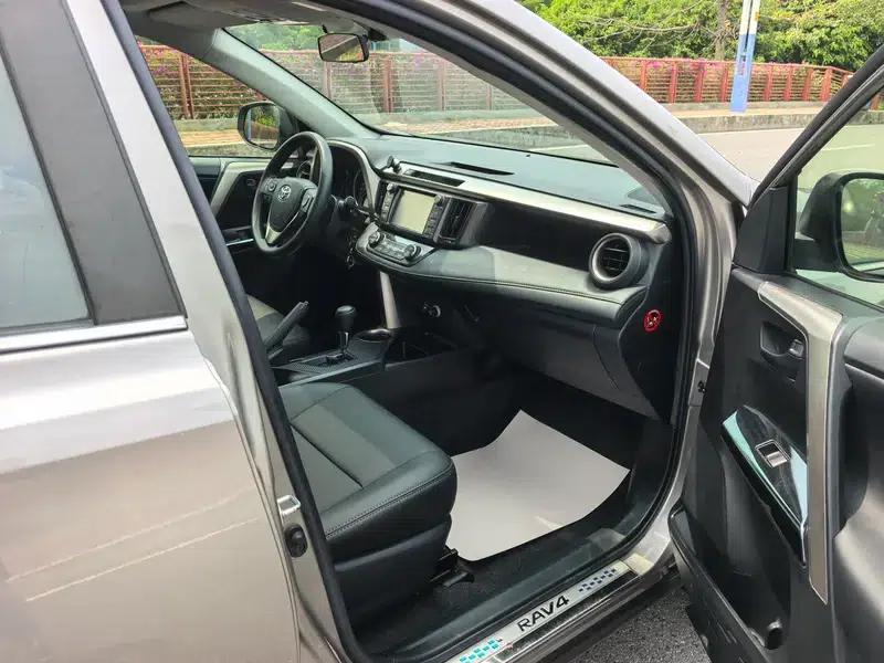 2015 RAV4 2.0L CVT 2WD Fashion Edition — миниатюра 17