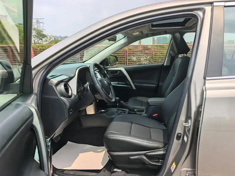 2015 RAV4 2.0L CVT 2WD Fashion Edition — миниатюра 18