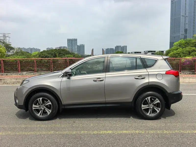 2015 RAV4 2.0L CVT 2WD Fashion Edition — миниатюра 4