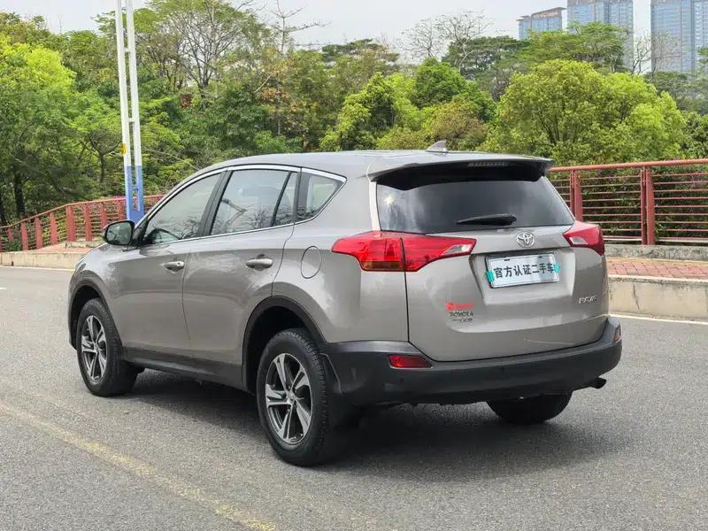 2015 RAV4 2.0L CVT 2WD Fashion Edition — миниатюра 5