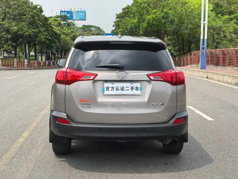 2015 RAV4 2.0L CVT 2WD Fashion Edition — миниатюра 6